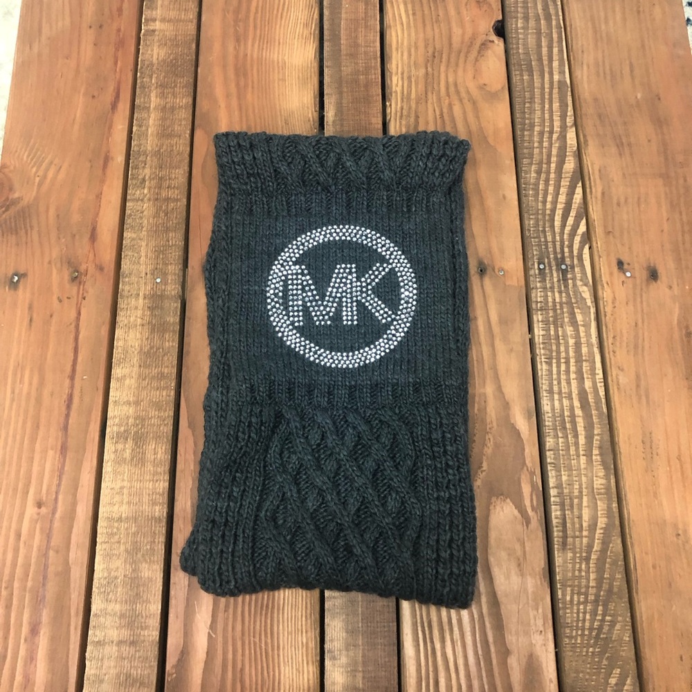Michael Kors MK gray cable knit infinity scarf - Picture 3 of 9